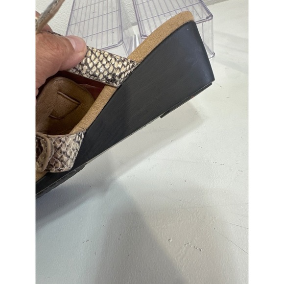 Vionic Snake Print Wedge Sandals Adjustable Buckle Straps Comfortable Size 9 - Picture 7 of 7